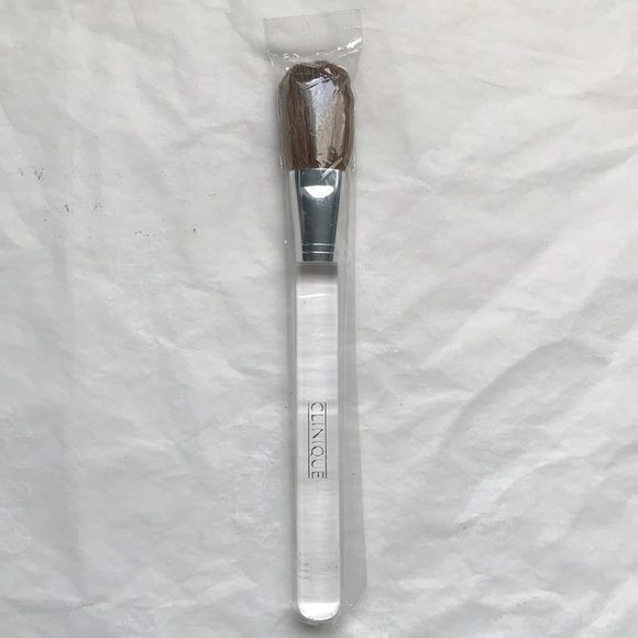 Clinique makeup face brush - Picture 2 of 5